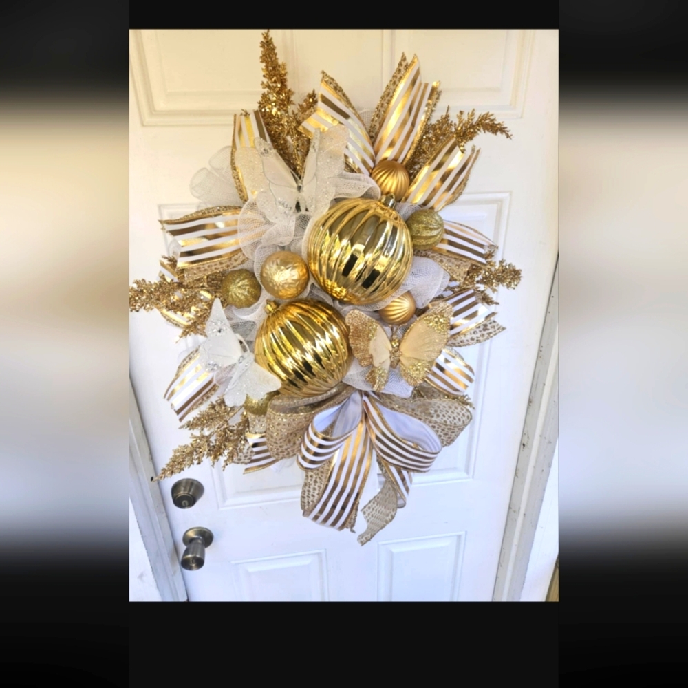 Elegant Gold and White Holiday Wreath - Picture 4 of 6